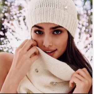 NWT VICTORIA'S SECRET IVORY INFINITY SCARF AND BEANIE HAT RHINESTONES GIFT SET